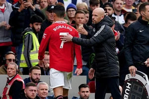 HLV Ten Hag hoặc Ronaldo phải ra đi