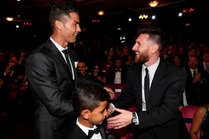 Ronaldo gây sốc: 'Nếu Messi giành Quả bóng vàng, tôi bỏ bóng đá!'