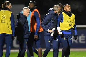 Tuyển Pháp đau lòng khi tiền đạo hàng đầu bị chấn thương