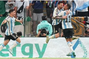 ‘Maradona trên thiên đường, cầm xì gà và cổ vũ Messi‘