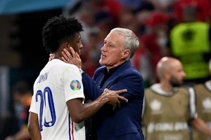 Sao Pháp chỉ trích gay gắt HLV Deschamps