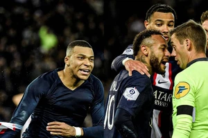 Mbappe bênh vực Neymar, chỉ trích trọng tài tồi tệ