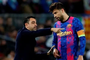 Trung vệ Pique gặp rắc rối khi trở lại sân cỏ