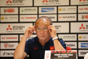 Ông Park họp báo 8 phút và nghi ngờ Indonesia cài 'gián điệp'