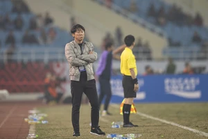 HLV Shin Tae-yong đau đớn, cổ động viên Indonesia đòi sa thải 