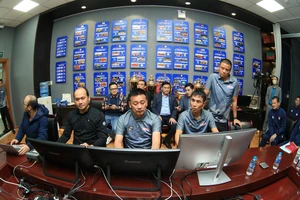 Trọng tài V-League làm quen công nghệ VAR 