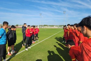 Thầy trò Hoàng Anh Tuấn đụng độ Dubai FC