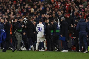 Bị loại khỏi Champions League, tương lai của Messi, Mbappe ra sao?