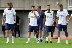 HLV Galtier: 'Ramos và Messi không đi đâu cả'