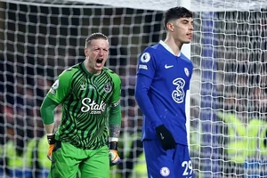 HLV Potter phê phán sao Chelsea khiêu khích đối thủ