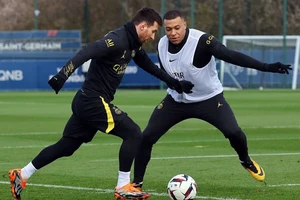 Messi giỏi hơn Mbappe và một mớ hỗn độn ở PSG 