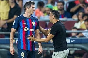 Barca tính đường bán Lewandowski