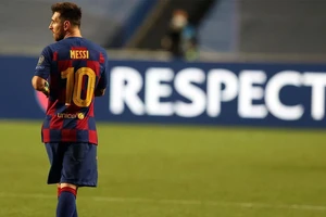 'Ai trả tiền cho Messi trở lại Barca?'