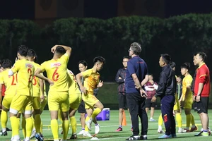 Ông Troussier cho tuyển U-23 Việt Nam đá thoải mái với UAE