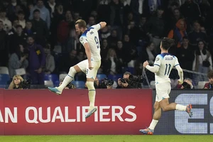 Phá kỷ lục của Rooney và giấc mơ ghi 100 bàn thắng của Harry Kane 