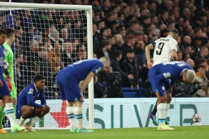 Chelsea trắng tay và như rắn mất đầu