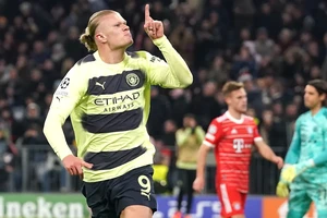 Man City nhận thưởng lớn với cú ăn ba