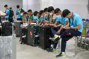 U-22 Việt Nam tập buổi đầu tiên trên đất Campuchia