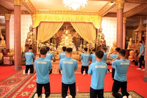 Nóng: U-22 Việt Nam đi chùa và lệnh cấm mới của HLV Troussier