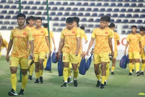 U-22 Việt Nam ra sân tập, sửa sai cho trận gặp Singapore
