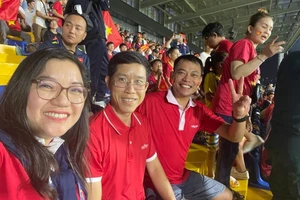 Ân tình cổ động viên ở Campuchia với tuyển U-22 Việt Nam