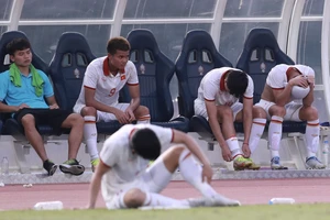 HLV Park Hang-seo giận dữ khi U-22 Việt Nam thua phút bù giờ