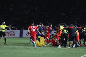 Trưởng đoàn U-22 Thái Lan từ chức sau vụ loạn đả trong trận chung kết SEA Games