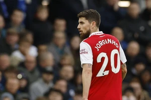 Arsenal tống khứ Jorginho lấy chỗ cho Declan Rice