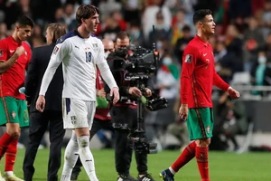 Tiền đạo của PSG bị đe dọa chặt tay