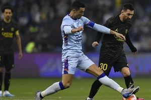 Ronaldo bị chỉ trích tham tiền và thiếu tham vọng 