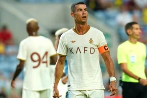 Ronaldo liên tiếp có hành động gây tranh cãi