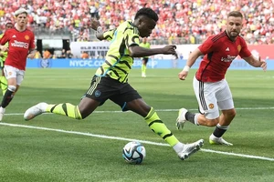 Man United hai lần thắng Arsenal, không từ bỏ mục tiêu Harry Kane