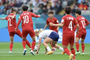 HLV Mai Đức Chung vẽ kịch bản đá với Bồ Đào Nha