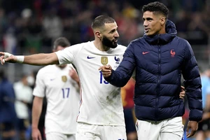 Al Ittihad lôi kéo Varane rời khỏi Man United