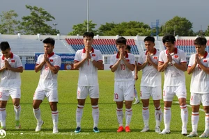 Cảm động cầu thủ U-23 VN cầu nguyện cho các thành viên HA Gia Lai