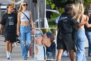 Nữ tuyển thủ Úc Sam Kerr chi tiêu xa hoa cho bạn gái