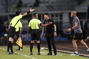 HLV Shin Tae-yong giận dữ đổ lỗi cho trọng tài ở trận thua U-23 Việt Nam