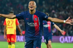 Mbappe lại chơi trò ‘quay xe’, ký hợp đồng mới ở PSG