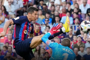 Barca hờ hững, Saudi Arabia ráo riết săn Lewandowski