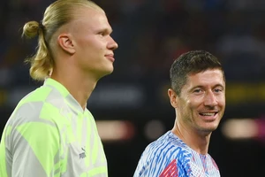 Barca giành giật chữ ký của Haaland