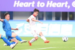 HLV Hoàng Anh Tuấn nổi giận với học trò sau trận thắng dễ Mông Cổ 4-2