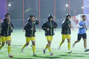 Buổi tập dưới mưa và bất lợi cho Olympic Việt Nam 