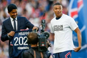 Mbappe bất ngờ gia hạn hợp đồng với PSG