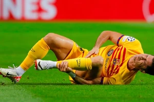 Barca gặp nguy hiểm với Lewandowski