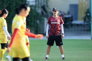 HLV Mai Đức Chung thay các trợ lý, Huỳnh Như trở lại