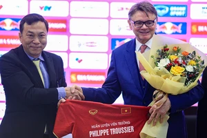 Gánh nặng lớn trên vai ông Troussier