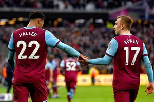 Sao West Ham chạm mốc kỷ lục "khó xơi" của huyền thoại Henry và Salah
