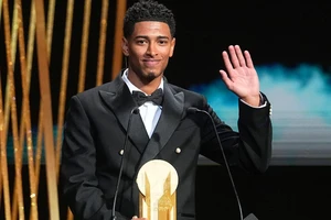 Bellingham đánh bại dàn sao trẻ Barca và Hojlund