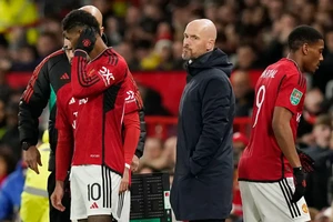 HLV Ten Hag 'nắn gân' Rashford 