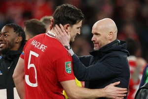 Ten Hag san bằng kỷ lục sau 118 năm ở Man United, đội trưởng Bruno bênh vực Maguire